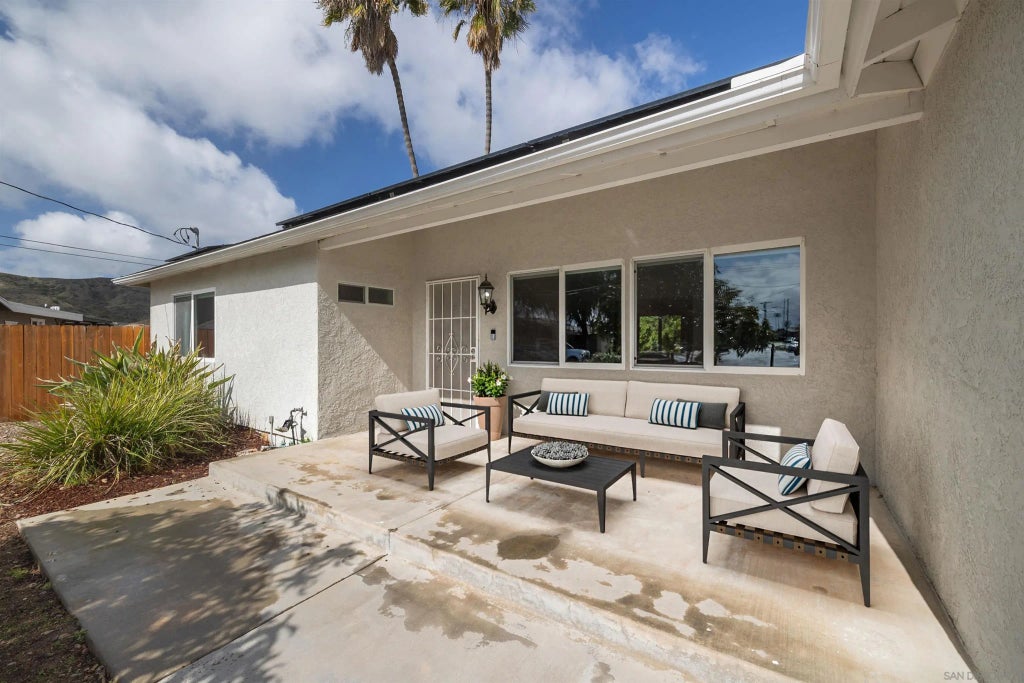 9208 Holmby Way, Santee