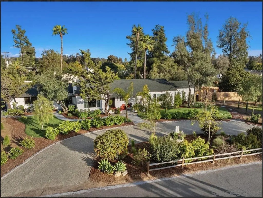 1971 Vermel, Escondido