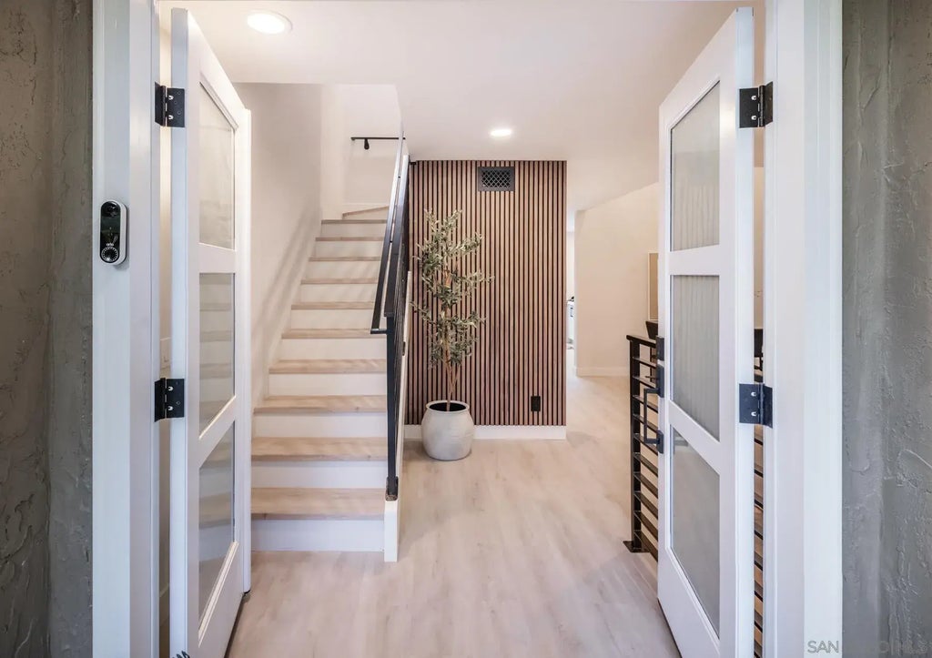 1999 Azure, Encinitas