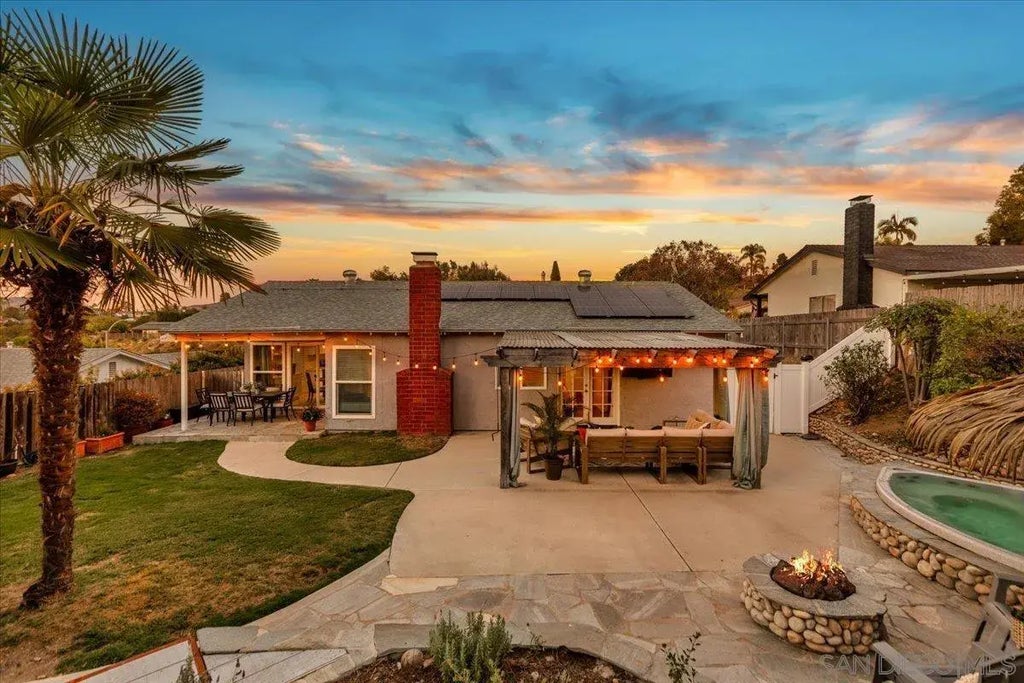 6411 Decanture Street, DEL CERRO