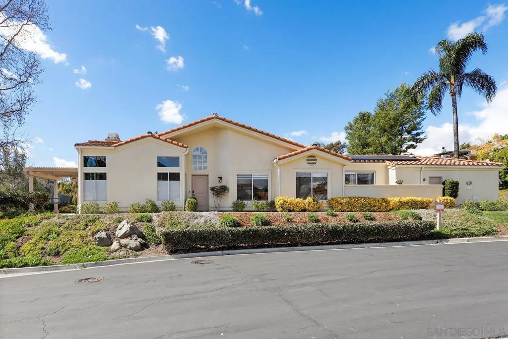 29599 Circle R Greens Dr, Escondido