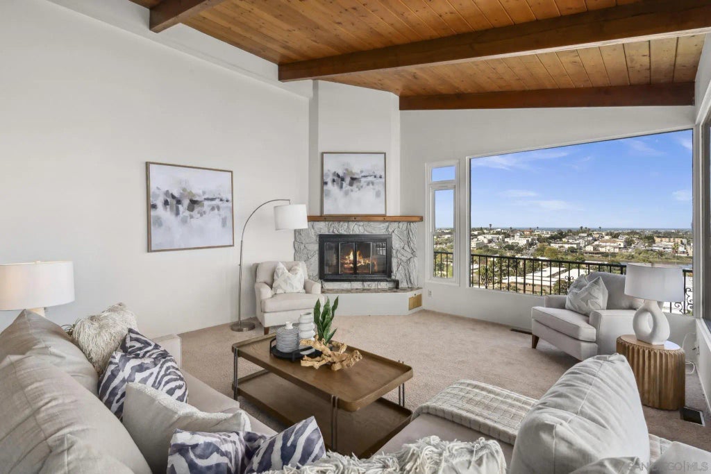 2736 Nipoma St, POINT LOMA