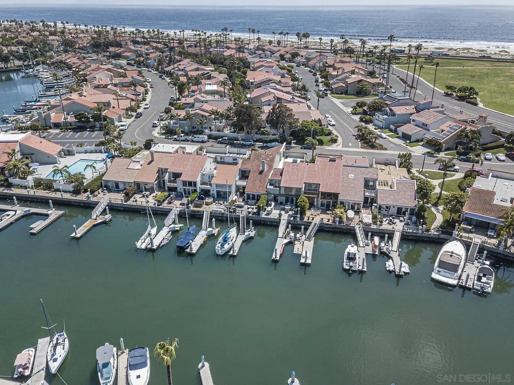 41 Port Of Spain, Coronado