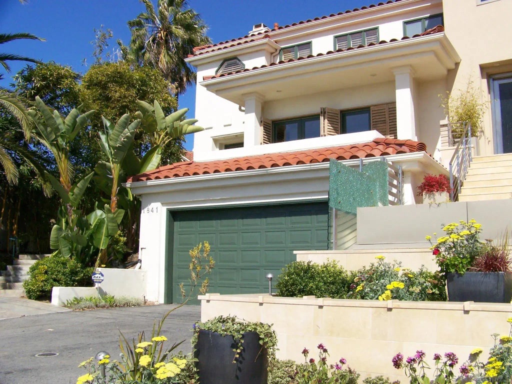 1841 Montgomery, Cardiff