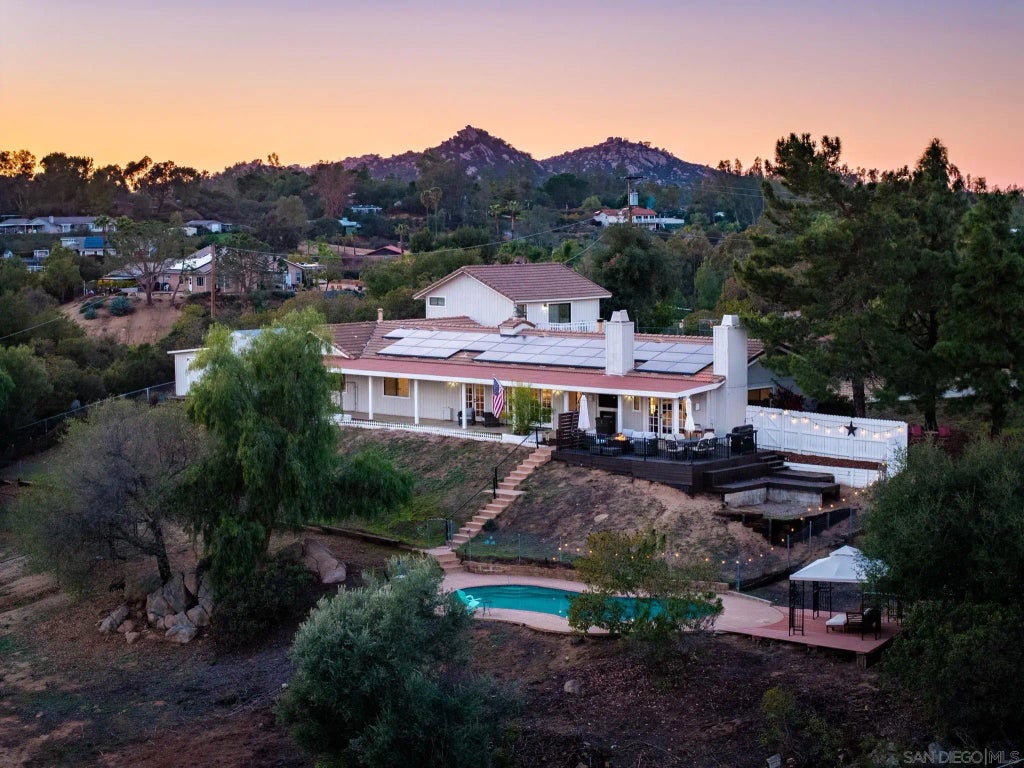 16390 Whispering Oaks Dr, Ramona