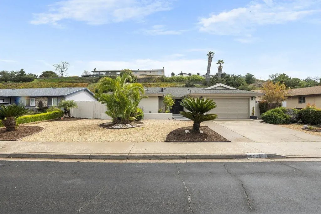 5723 Bounty St, DEL CERRO