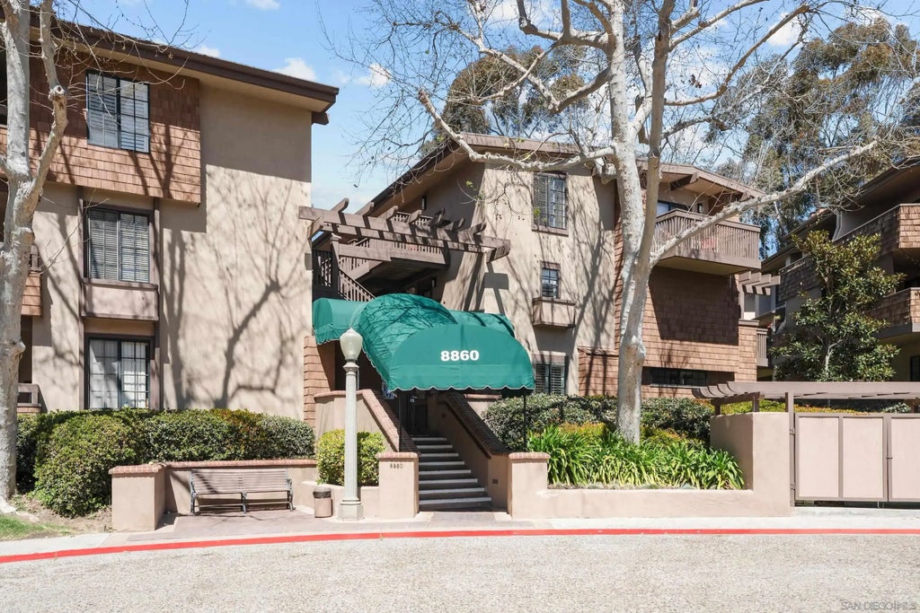 8860 Villa La Jolla Dr 311, La Jolla