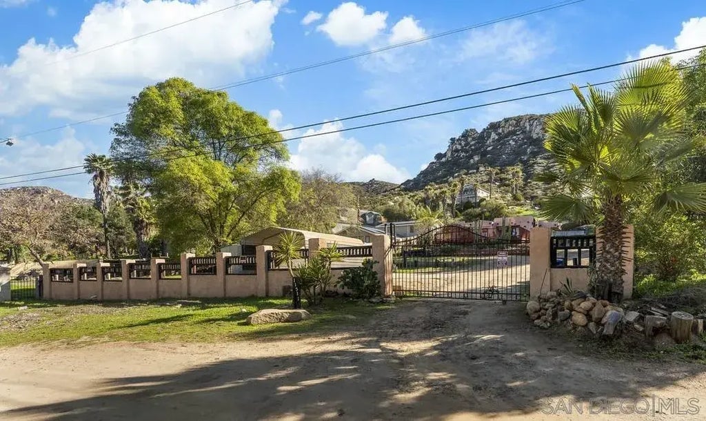 11511 Rocky Ln, Lakeside