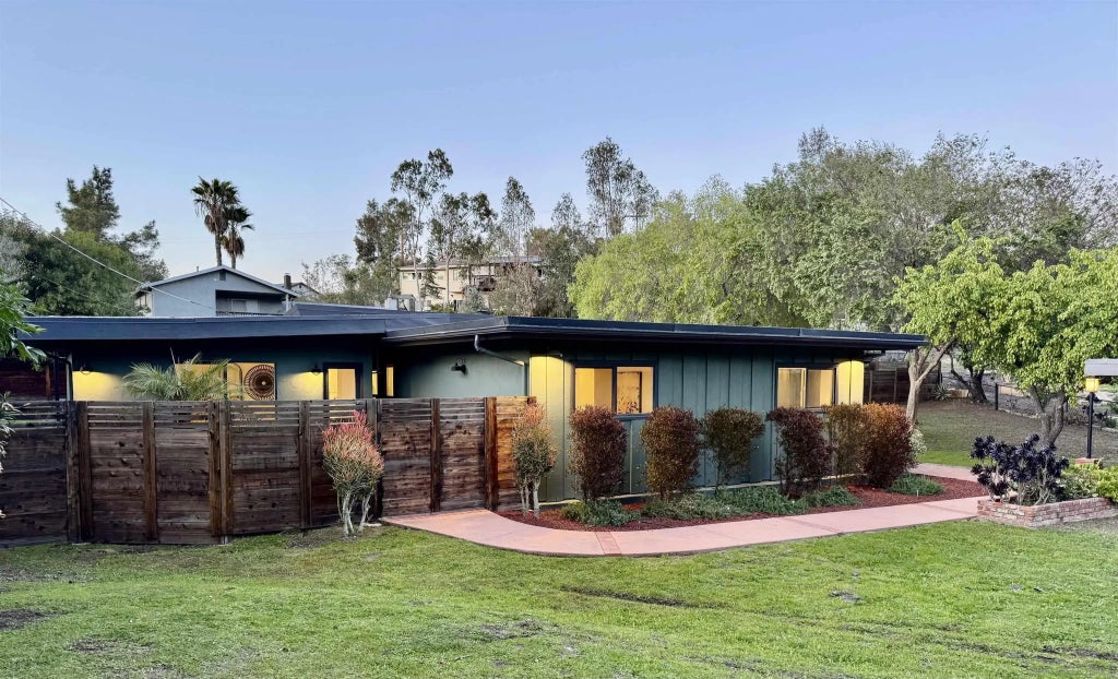 1200 Pine Dr, El Cajon