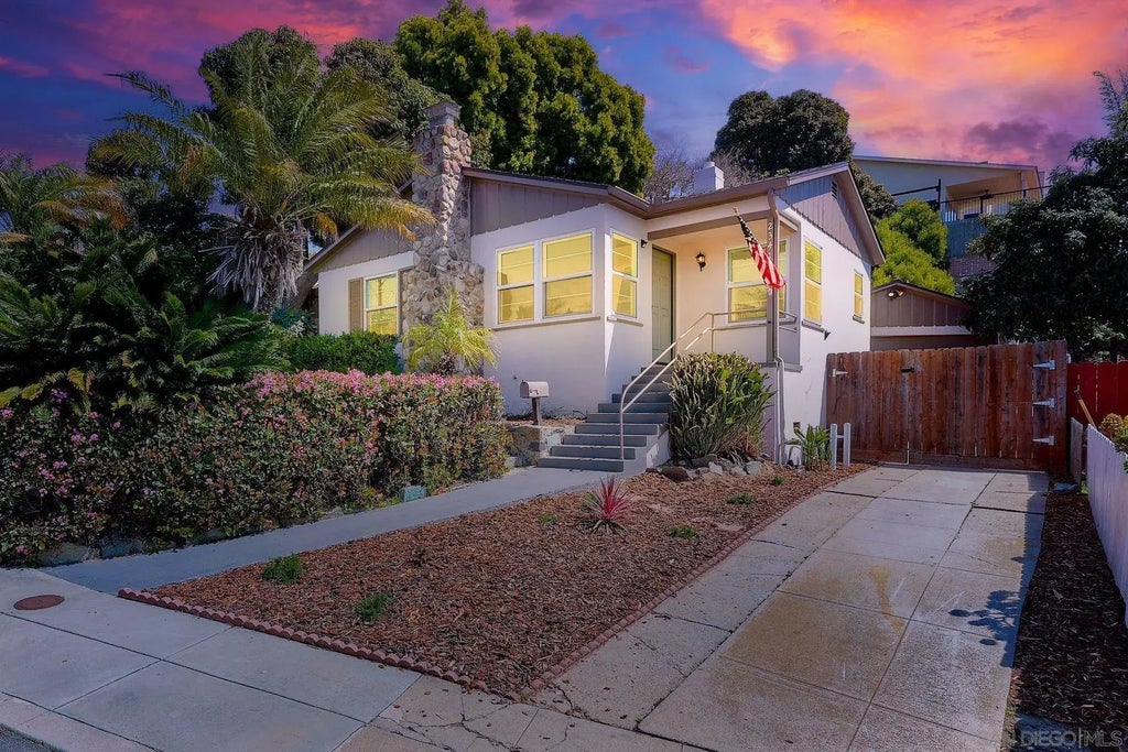 2341 Poinsettia Dr, POINT LOMA