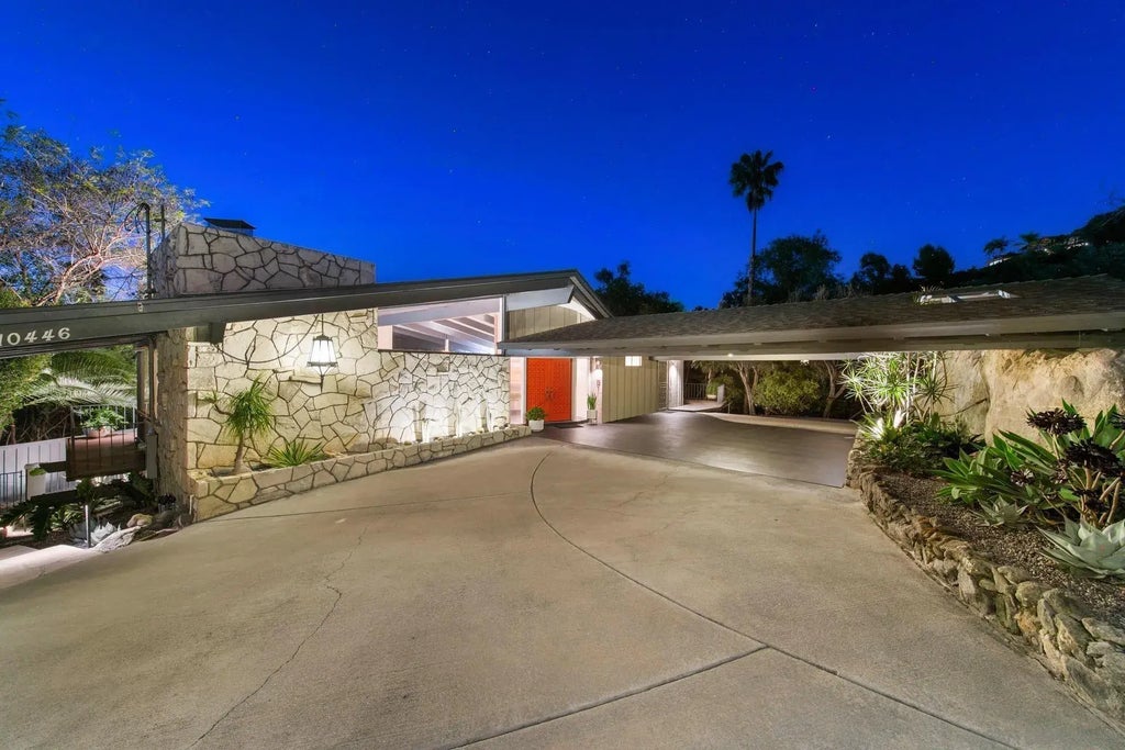 10446 Russell Rd, La Mesa