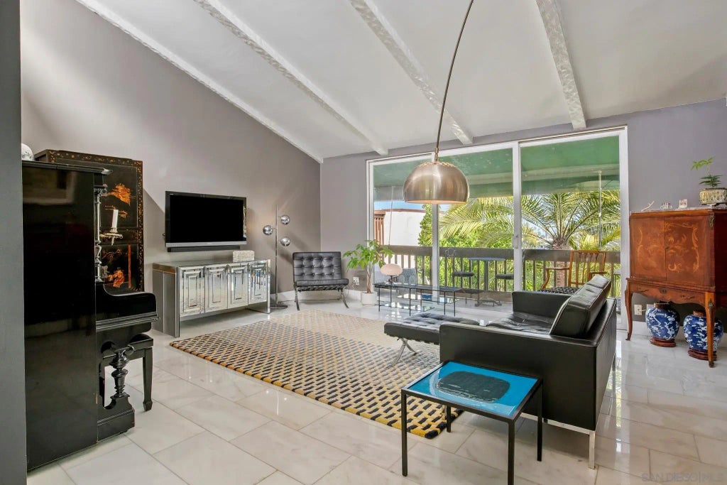 6455 La Jolla Blvd. 308, La Jolla