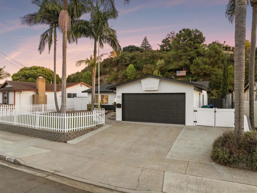 4691 Chateau Dr, CLAIREMONT