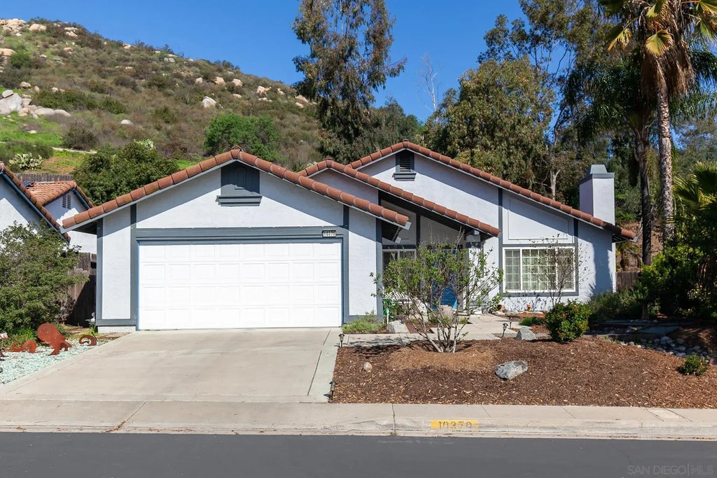 10370 Paseo Park Dr, Lakeside