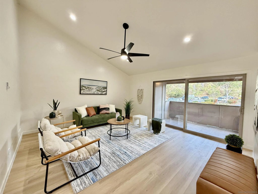 5493 Adobe Falls Rd 12, DEL CERRO