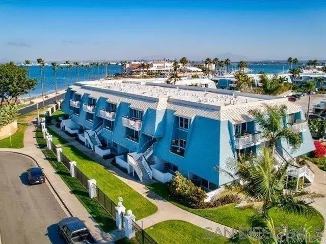 16 Montego Court, Coronado