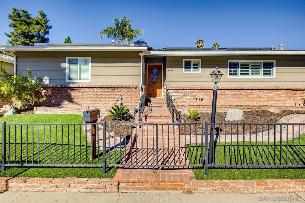 4444 68th St, La Mesa