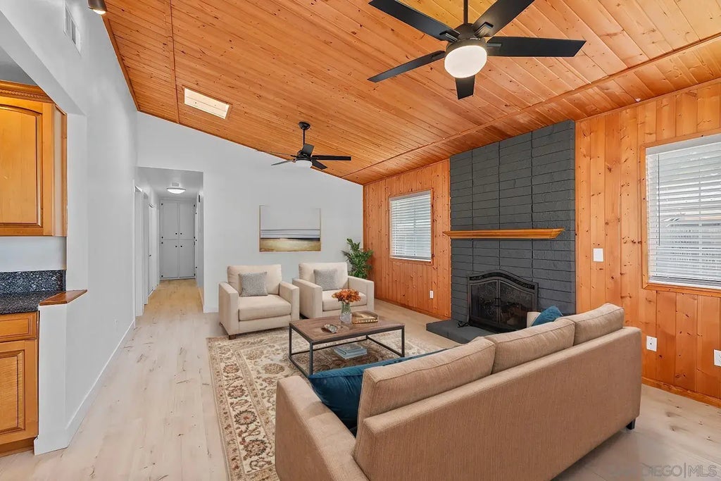 342 F Street, Ramona