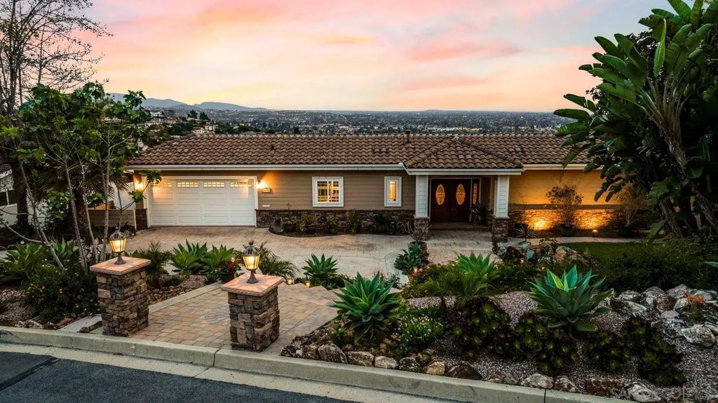 6415 Crystalaire Dr, DEL CERRO