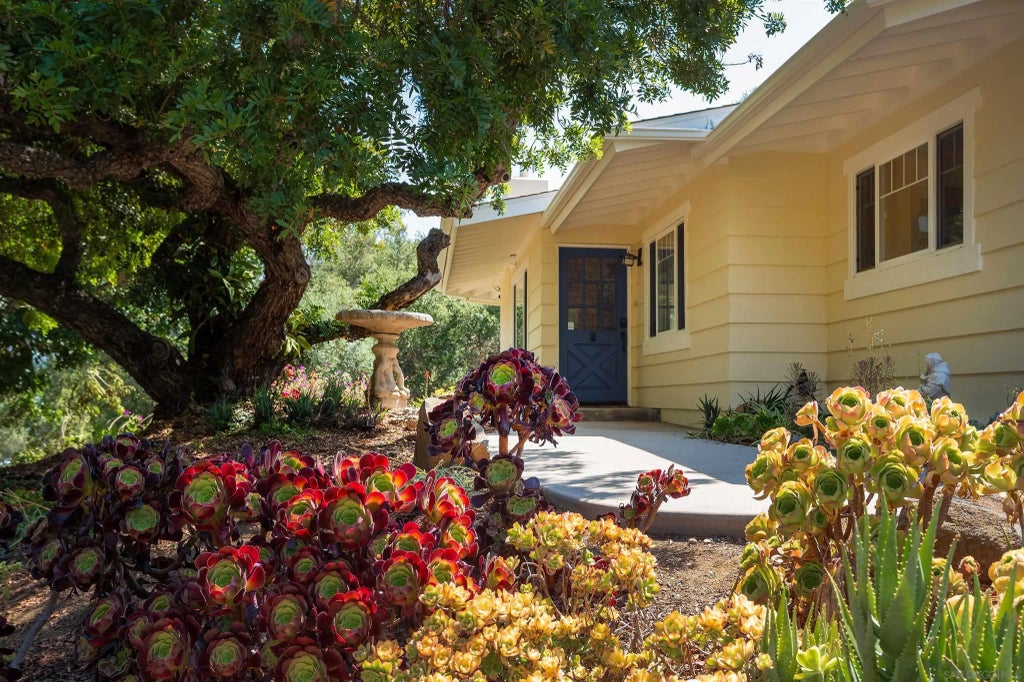 1131 Vale Terrace Dr, Vista