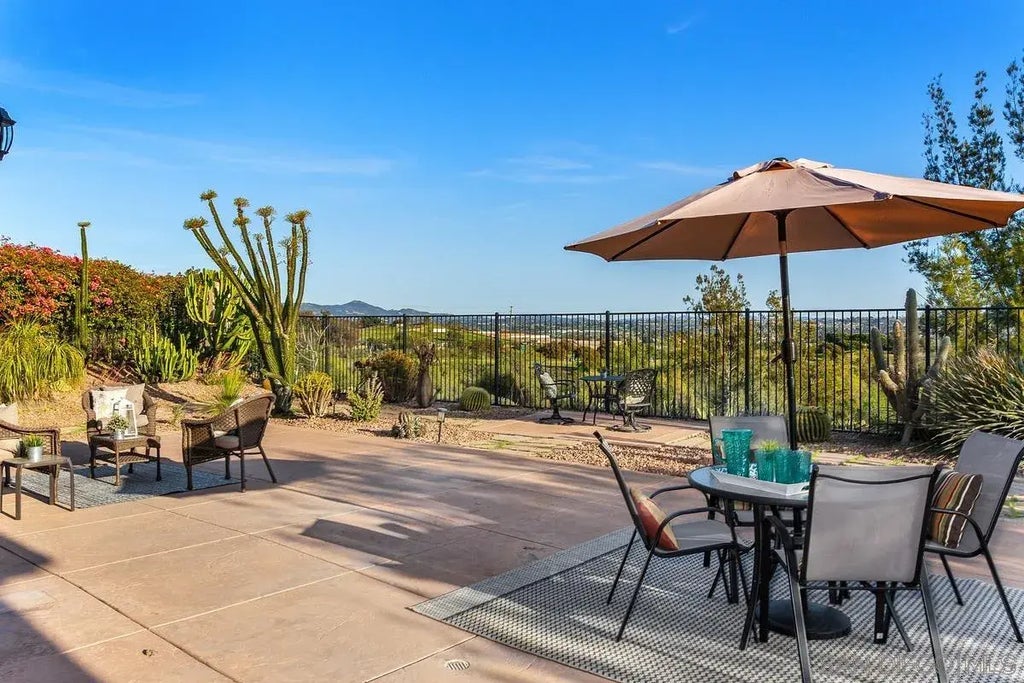 1129 Village Dr, Oceanside