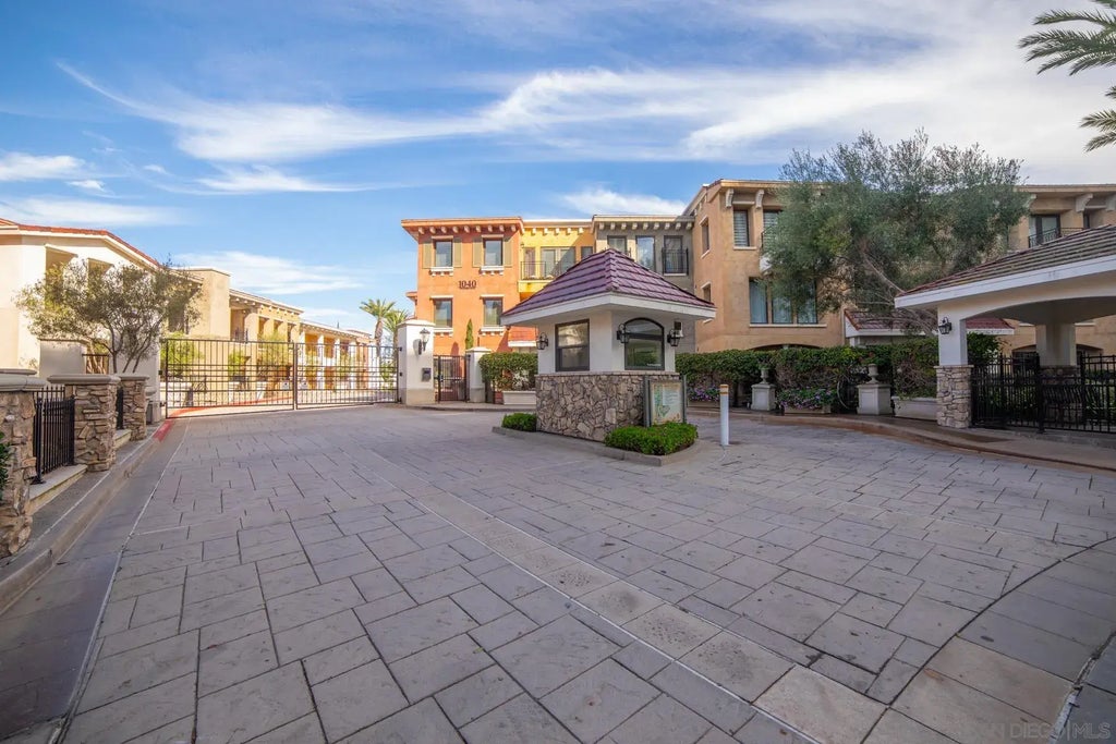 1020 Genter St 201, La Jolla
