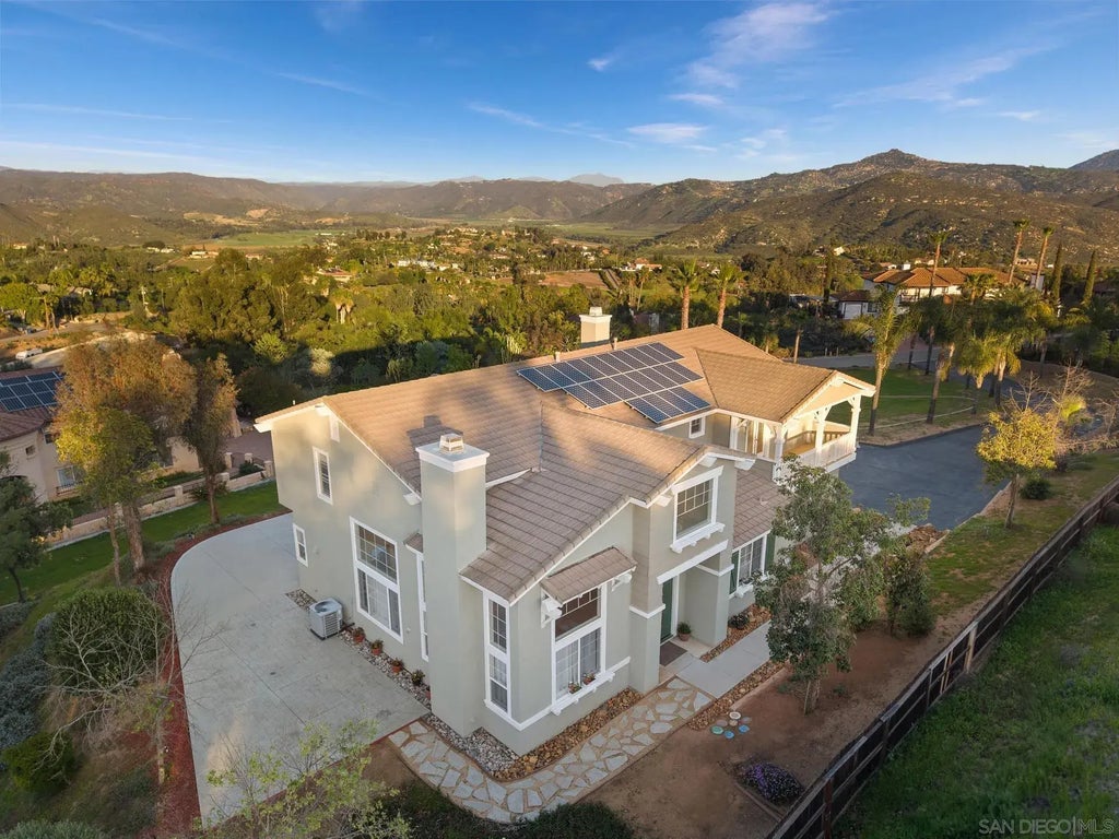 2715 Glenview Way, Escondido