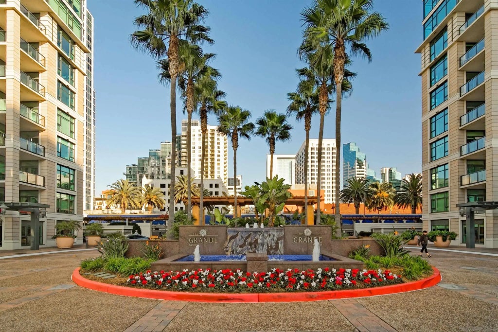 1205 Pacific Hwy 402, DOWNTOWN