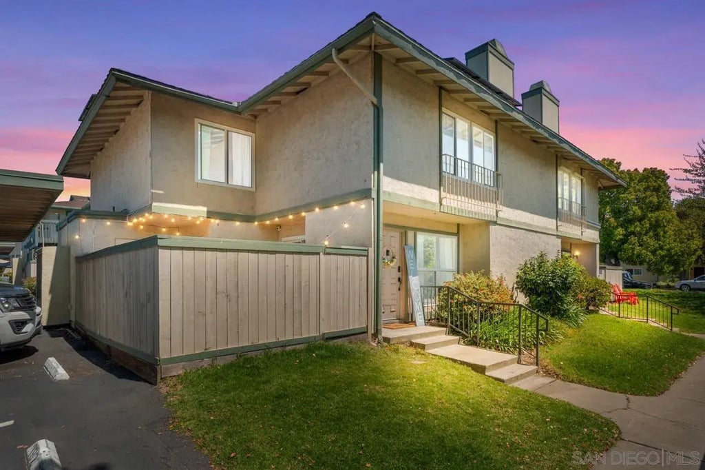 10155 Caminito Volar, MIRA MESA