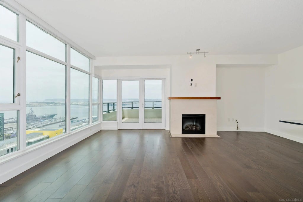 1205 Pacific Hwy 2806, DOWNTOWN