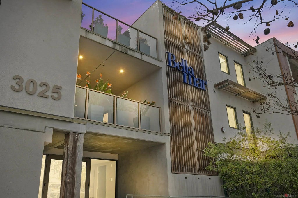 3025 Byron Street 207, POINT LOMA