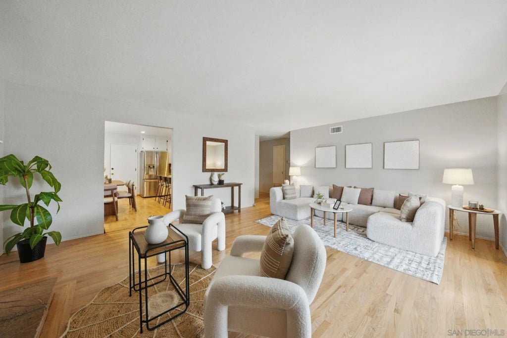 4124 Mustang, CLAIREMONT