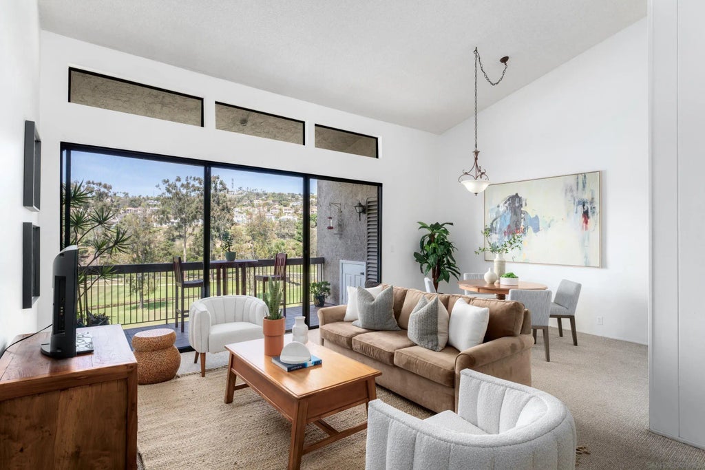 2564 Navarra Dr 202, Carlsbad