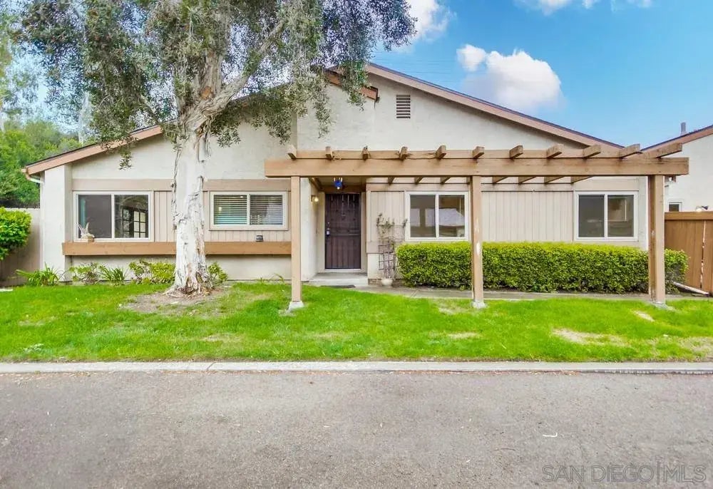 3011 Plaza Alonzo, Bonita