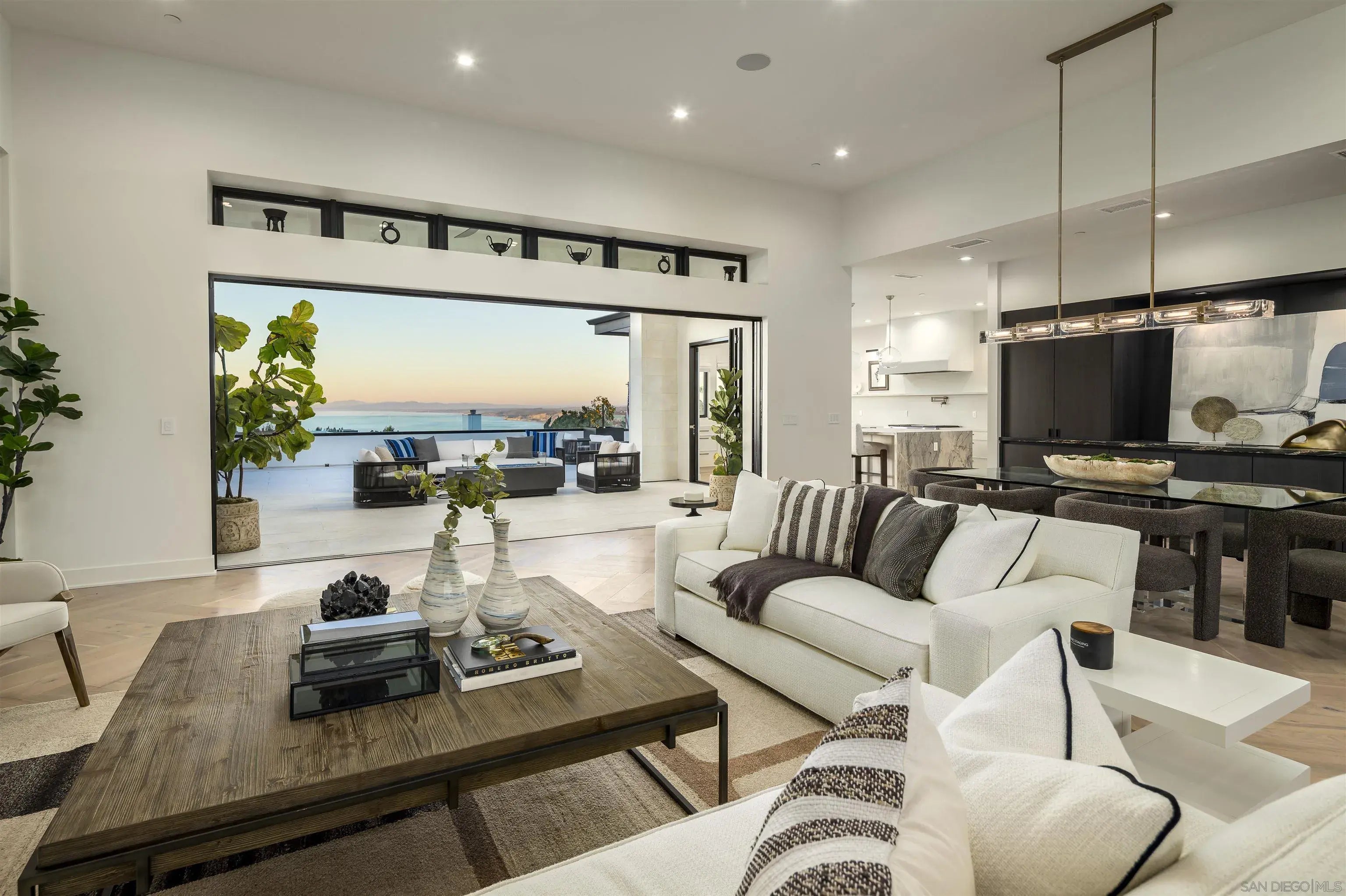 Photo of Listing #250026199