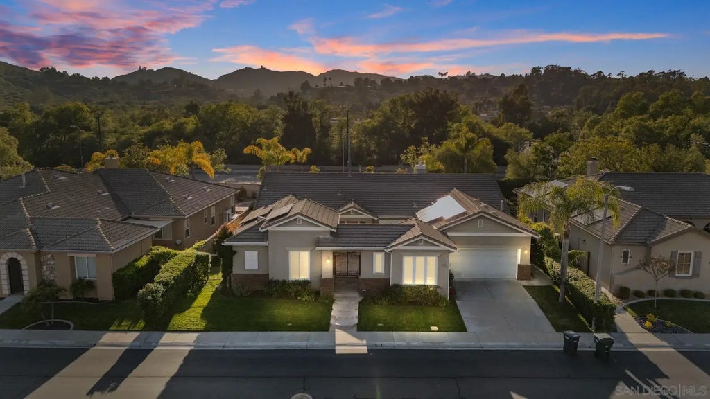 2551 Douglaston Gln, Escondido