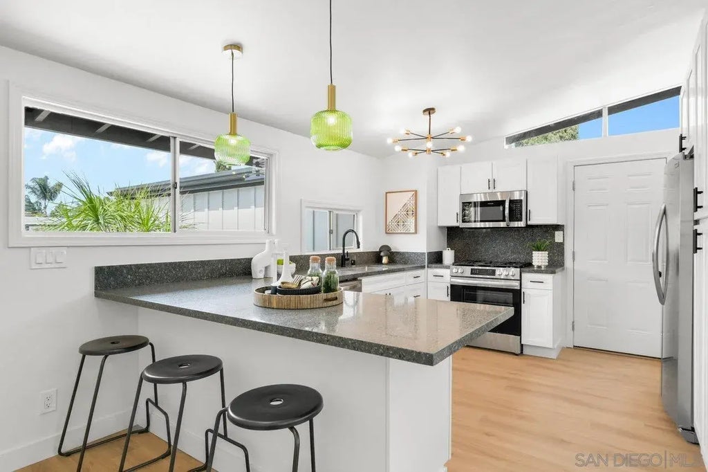 6373 Lake Albano Ave, SAN CARLOS