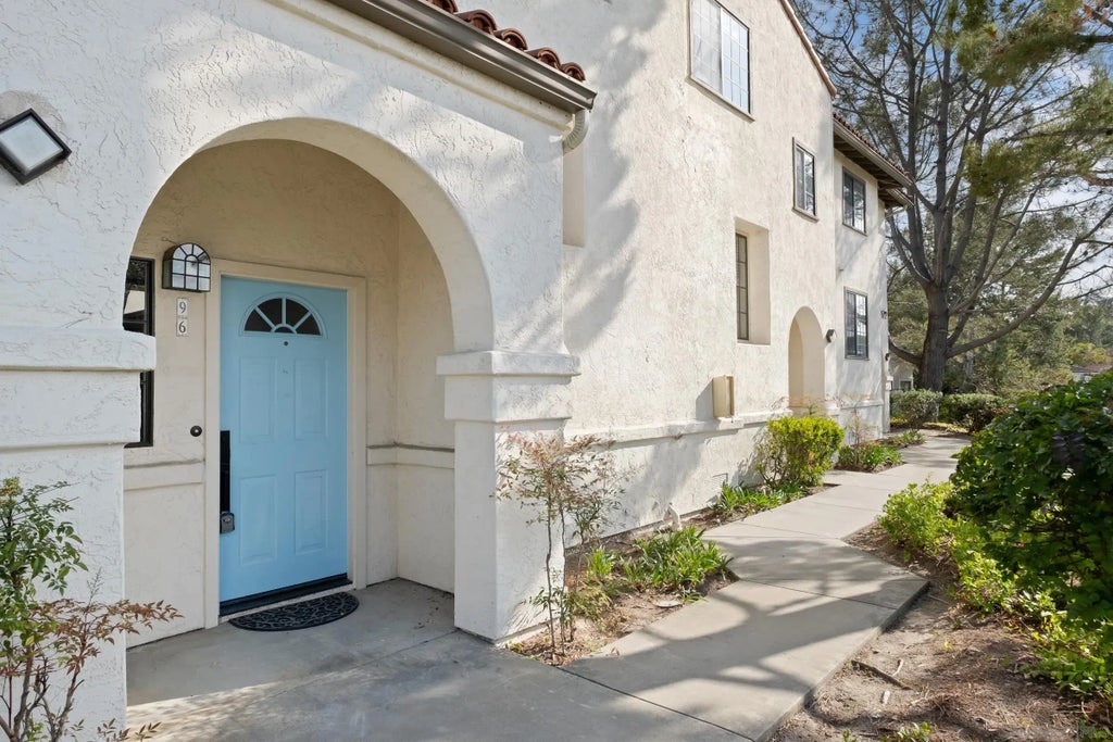 190 Bautista 96, Oceanside