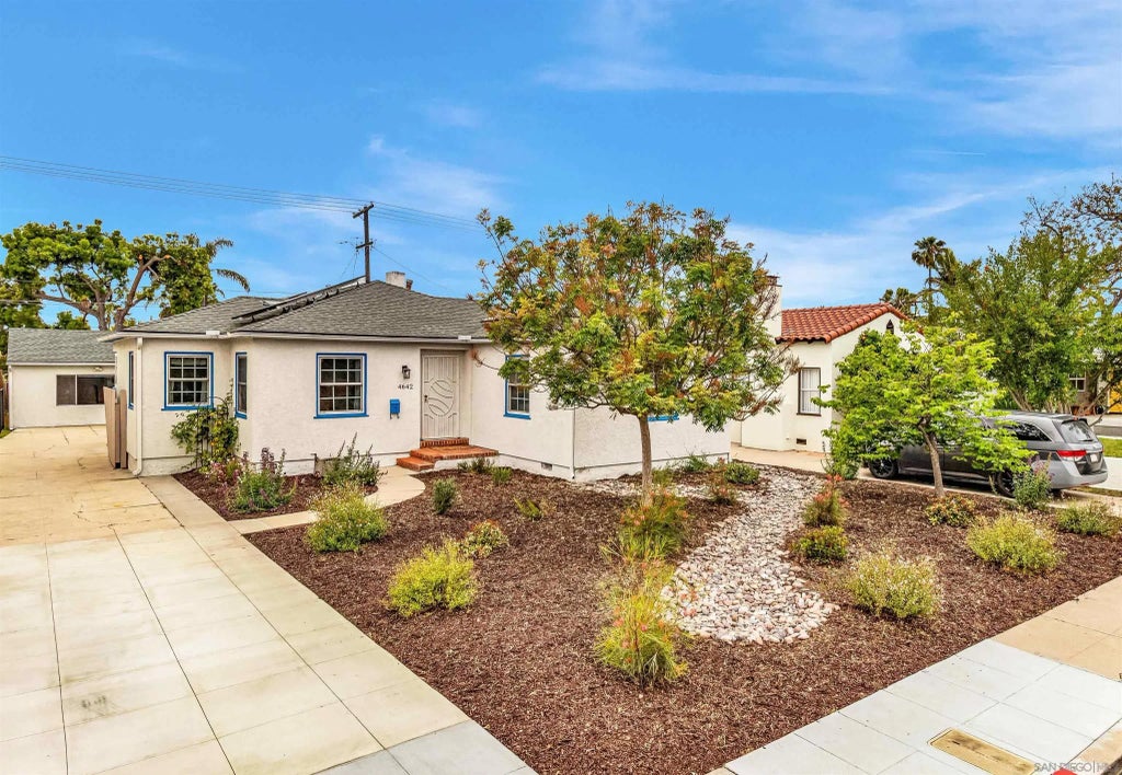 4642 59th Street, Collage (COLL)