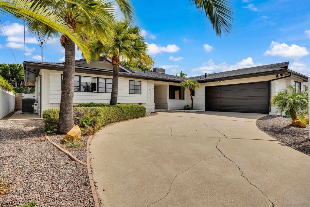 6186 Capri, Del Cerro (DELC)