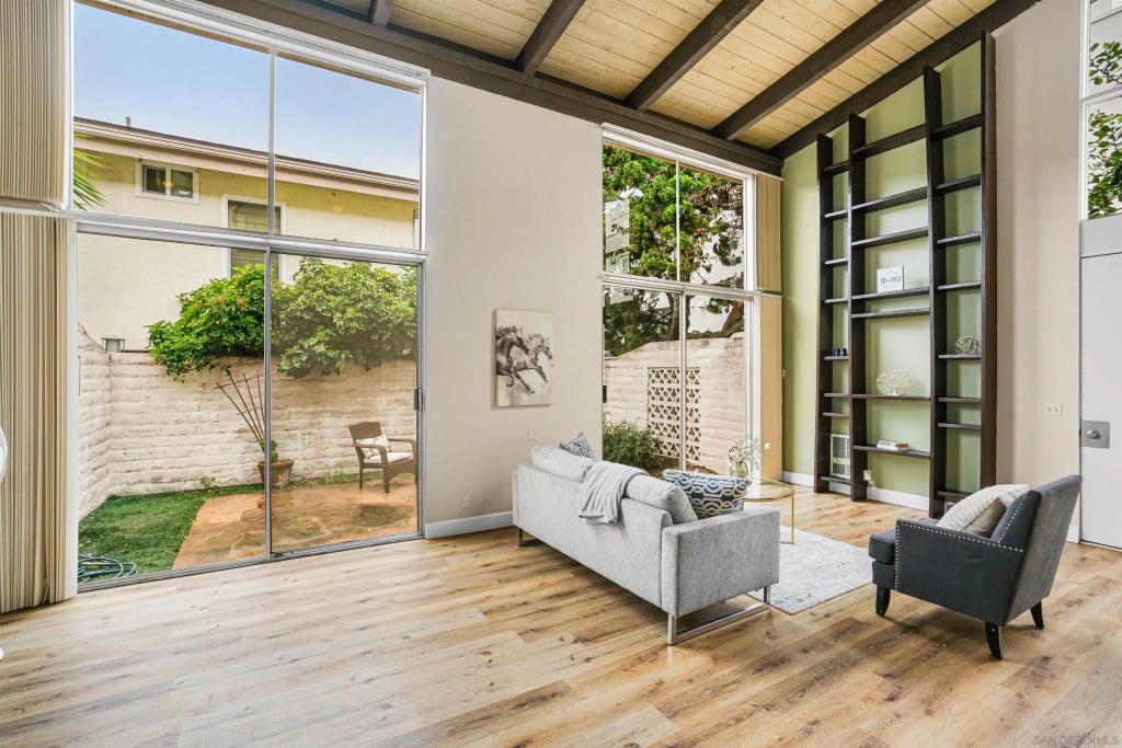 2544 Navarra Dr 5, Carlsbad