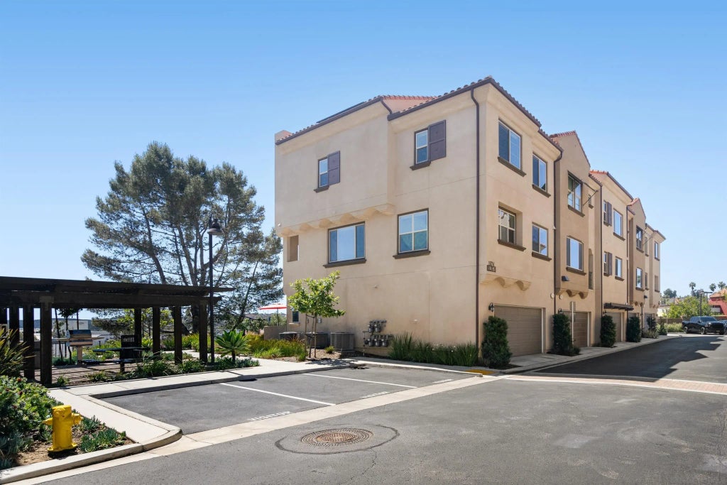 1574 Fortaleza Way 25, Vista