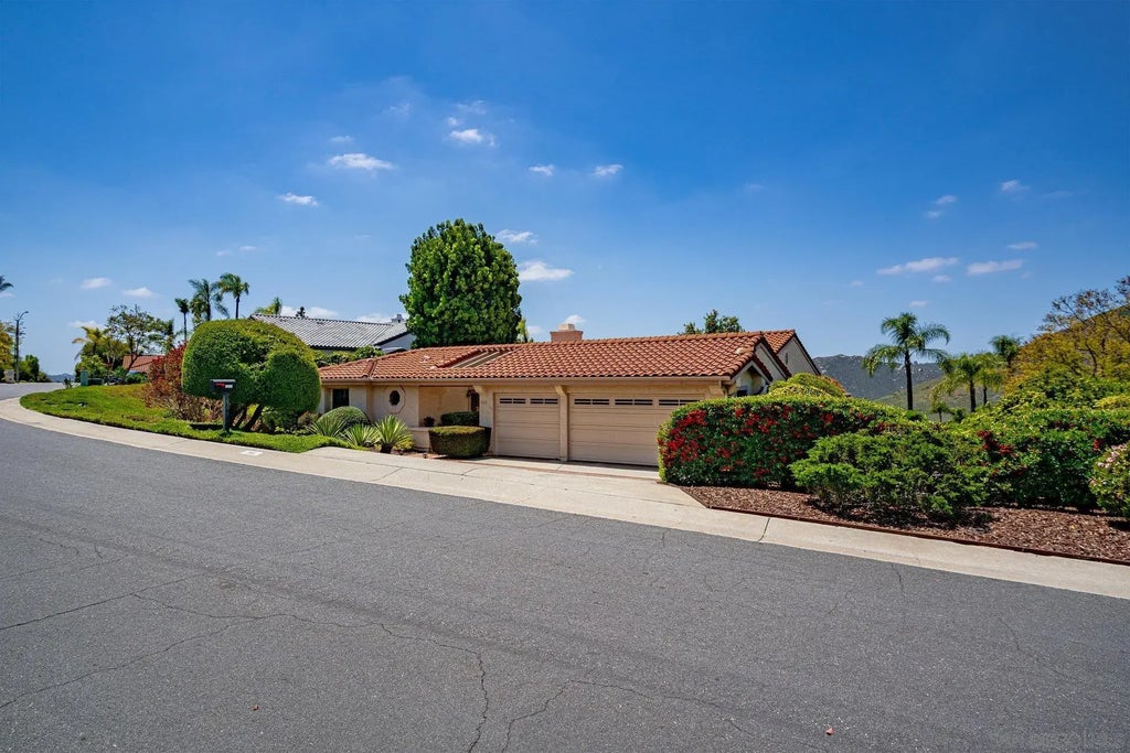 3611 Lago Sereno, Escondido