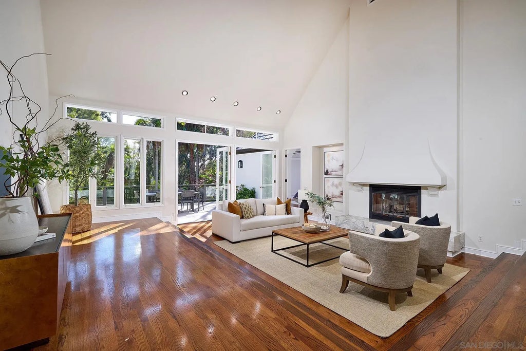 1765 Ivy Rd, Oceanside