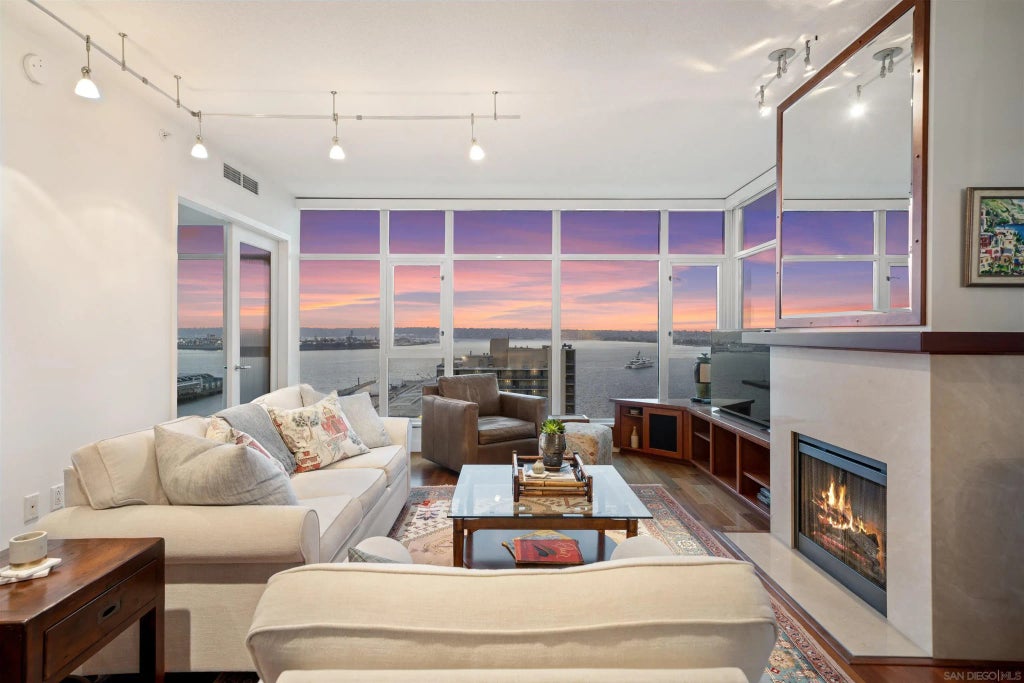 1205 Pacific Hwy 1701, DOWNTOWN