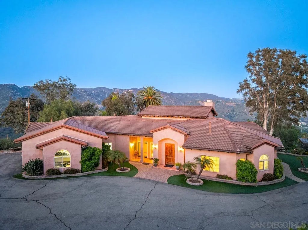 2756 Mountain View, Escondido