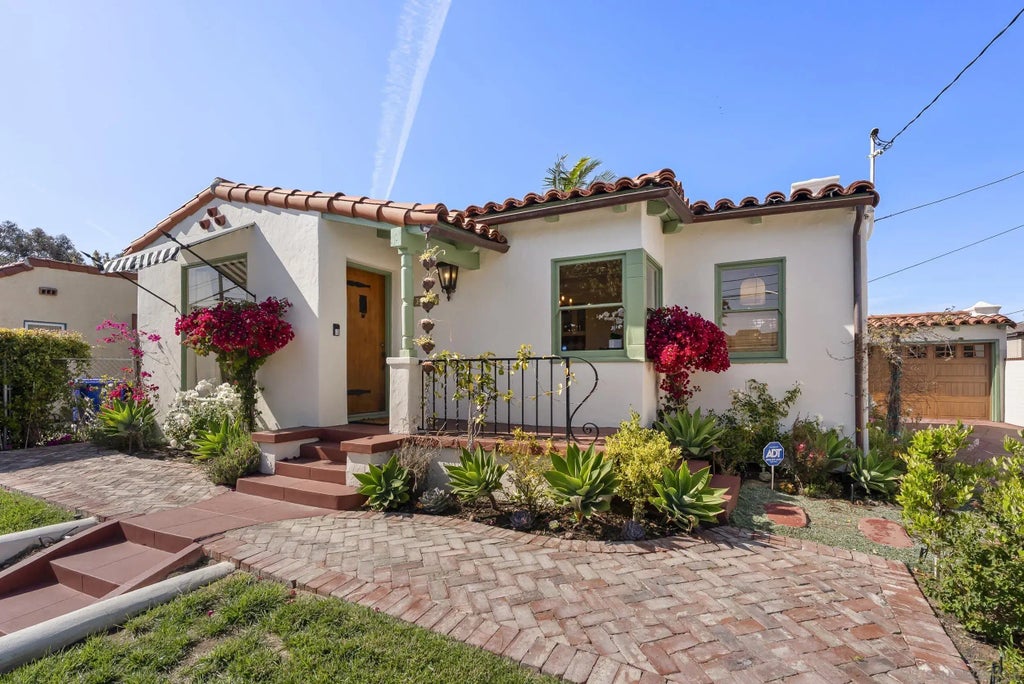 2982 Laurel, South Park (304)