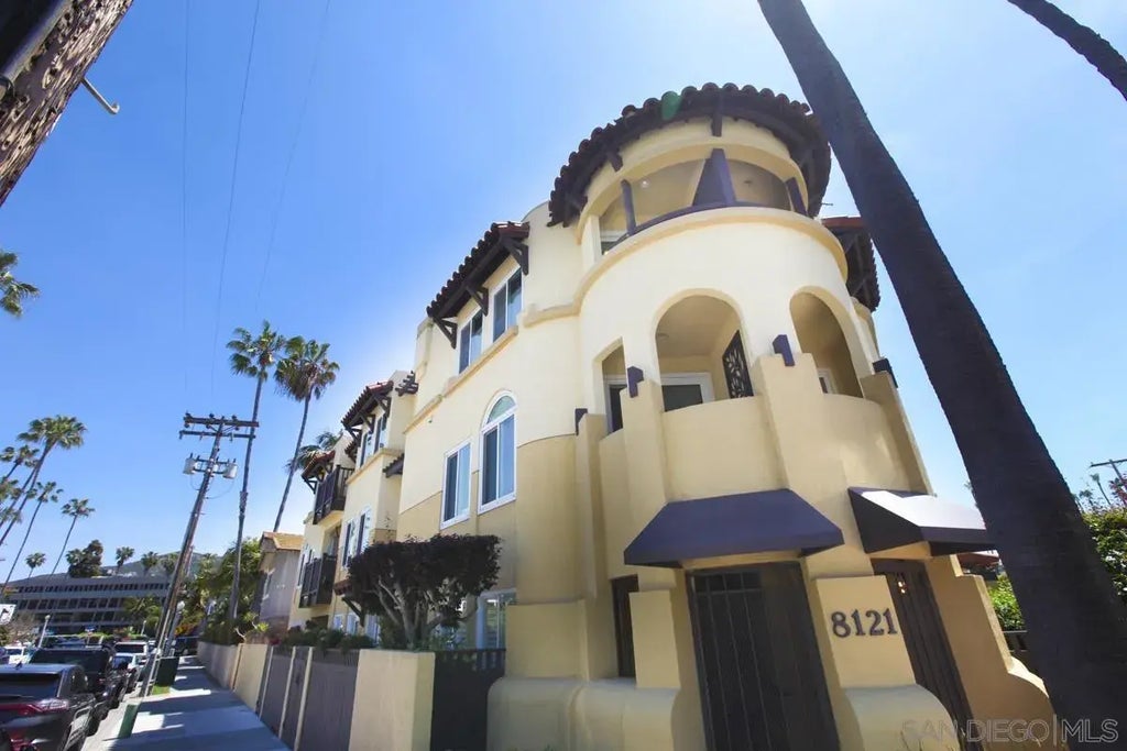 8121 Camino Del Sol 301, La Jolla