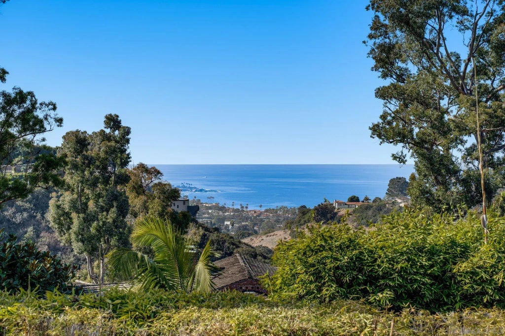 8070 La Jolla Scenic Dr N, La Jolla