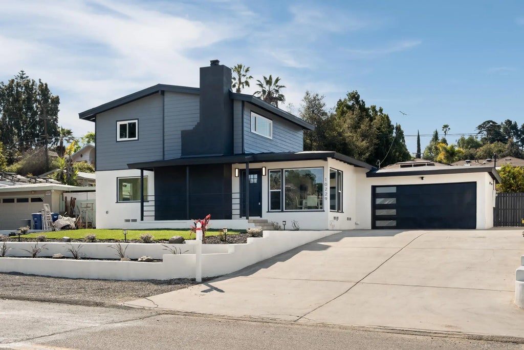 10229 Del Rio Rd, Spring Valley